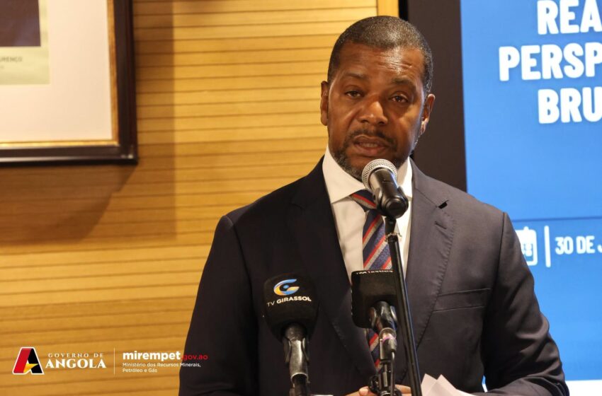  Angola arrecada quase 9 mil milhões de dólares com petróleo no 2.º trimestre