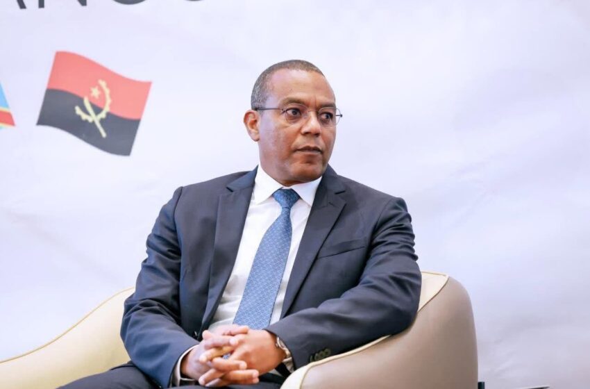  Executivo no terreno. Ministros acompanham investimentos na Huíla e nas Águas de Luanda