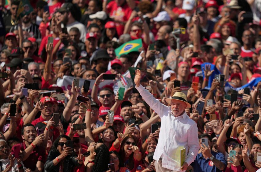  Vila Euclides vs. Copacabana no arranque para as presidenciais no Brasil