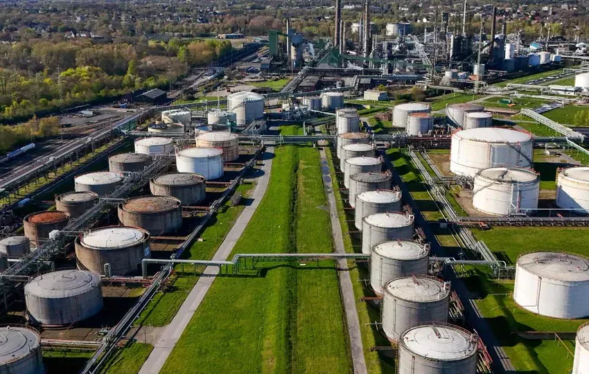  G7 liberta 100 milhões de barris de reservas após pressão de Trump